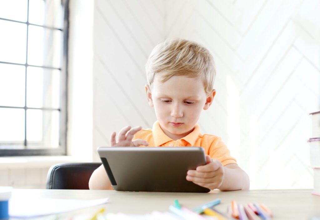 Freepik - Racool_studio