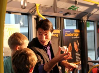 Zaubern_im_Bus_Catello1