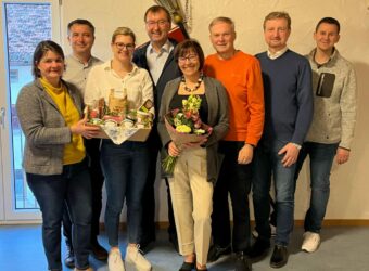von links nach rechts Katja Hanrieder (Denkendorf) , Bürgermeister Stefan Bauer (Schernfeld), Kreisvorsitzende Katrin Müller, Wolfgang Eberl (Tettenwang), Martina Edl, Anton Haunsberger, Dr. Alfons Frey (Workerszell) und Patrick Scherrmann (Freie Wähler Denkendorf).