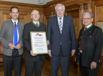73. Heimatkreistreffen Prachatitz Das 73. Heimatkreistreffen Prachatitz findet 2025 am Wo-chenende des 17. und 18. Mai in der Patenstadt Ingolstadt statt. Aus diesem Anlass empfängt Oberbürgermeister Dr. Michael Kern am Samstag, 17. Mai den Heimatkreisrat sowie die Mitgliedervertreter im Historischen Sitzungssaal des Alten Rathauses.