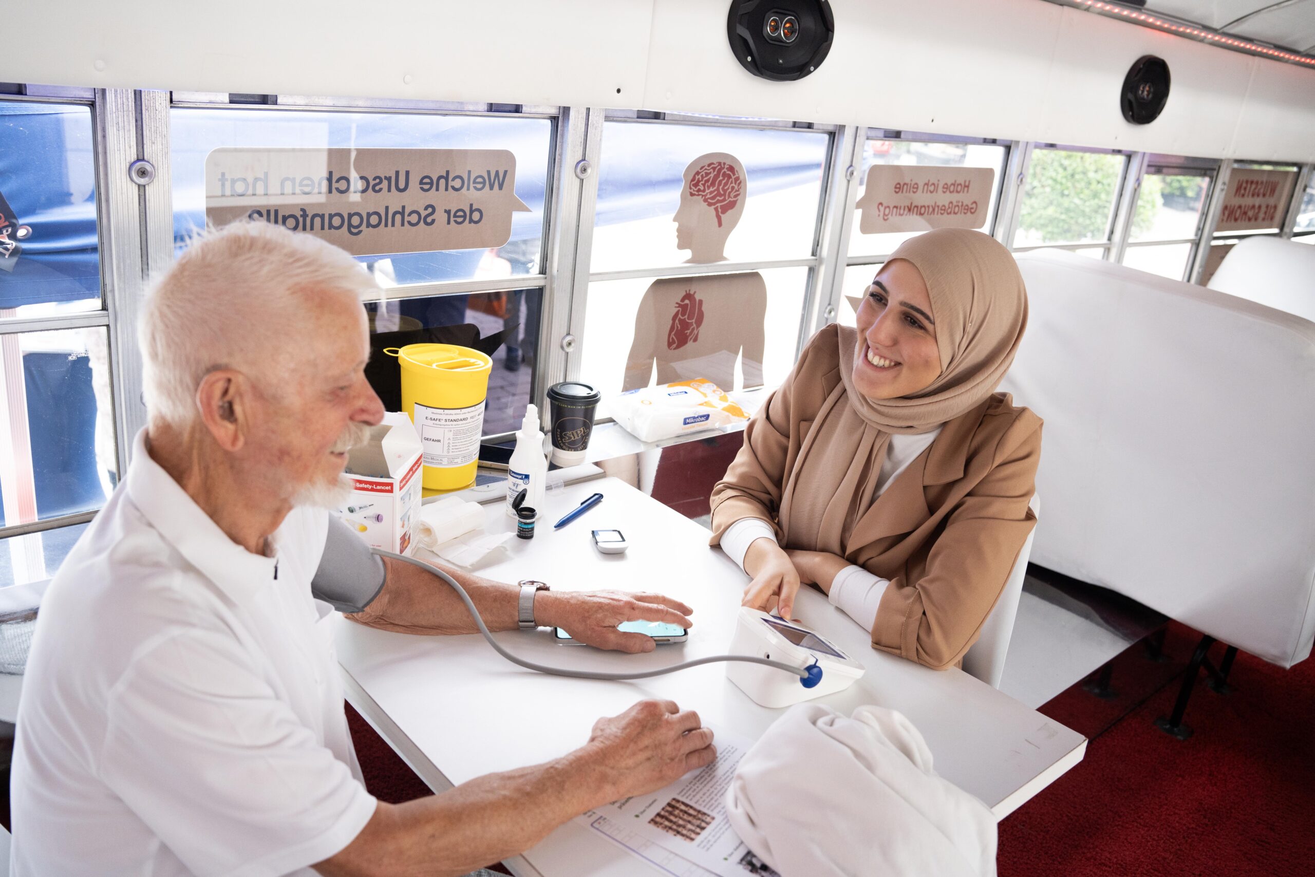 Innenraum Bus_Blutdr~_klein_DSC06985