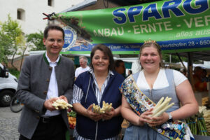 Spargelstich OB Dr. Kern