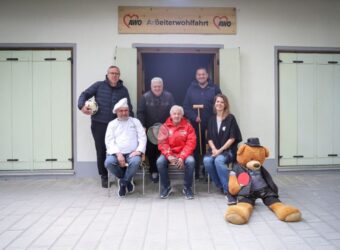 Hinten von links: Jörg Kuttenreich (Organisation Stadtranderholung der AWO), Ralph Aubele, AWO Kreisvorsitzender Ingolstadt-Eichstätt, Michael Buhmelter (Organisation der Stadtranderholung und Vorsitzender Schanzer Kindl e.V.) Vorne von links: Günther Ellböck (Küchenmeister), Erwin Spengler (Organisa- tions Assistenz) und Melanie Heining (Assistenz Schanzer Kindl e.V.)