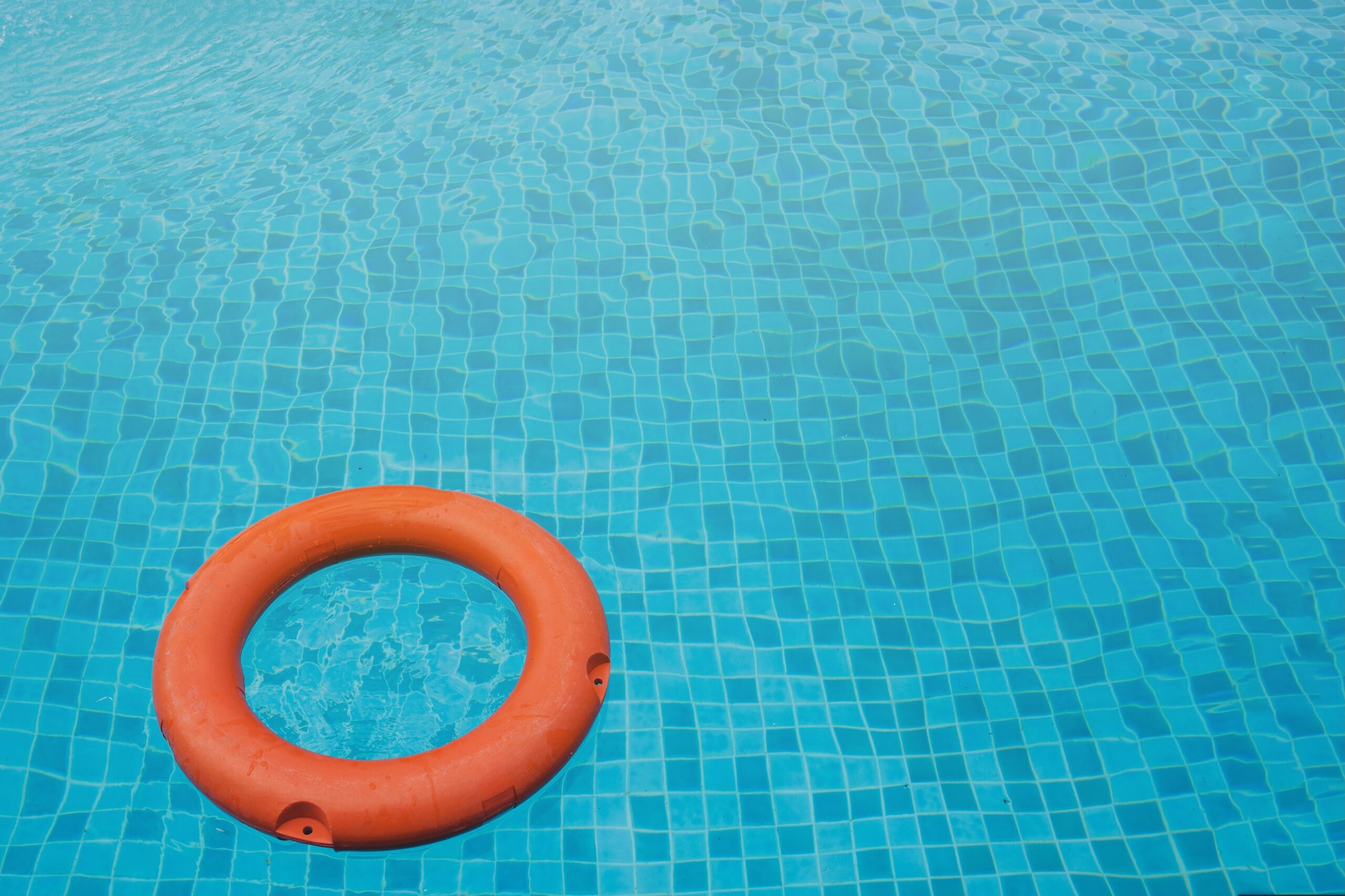 schwimmen-im-pool