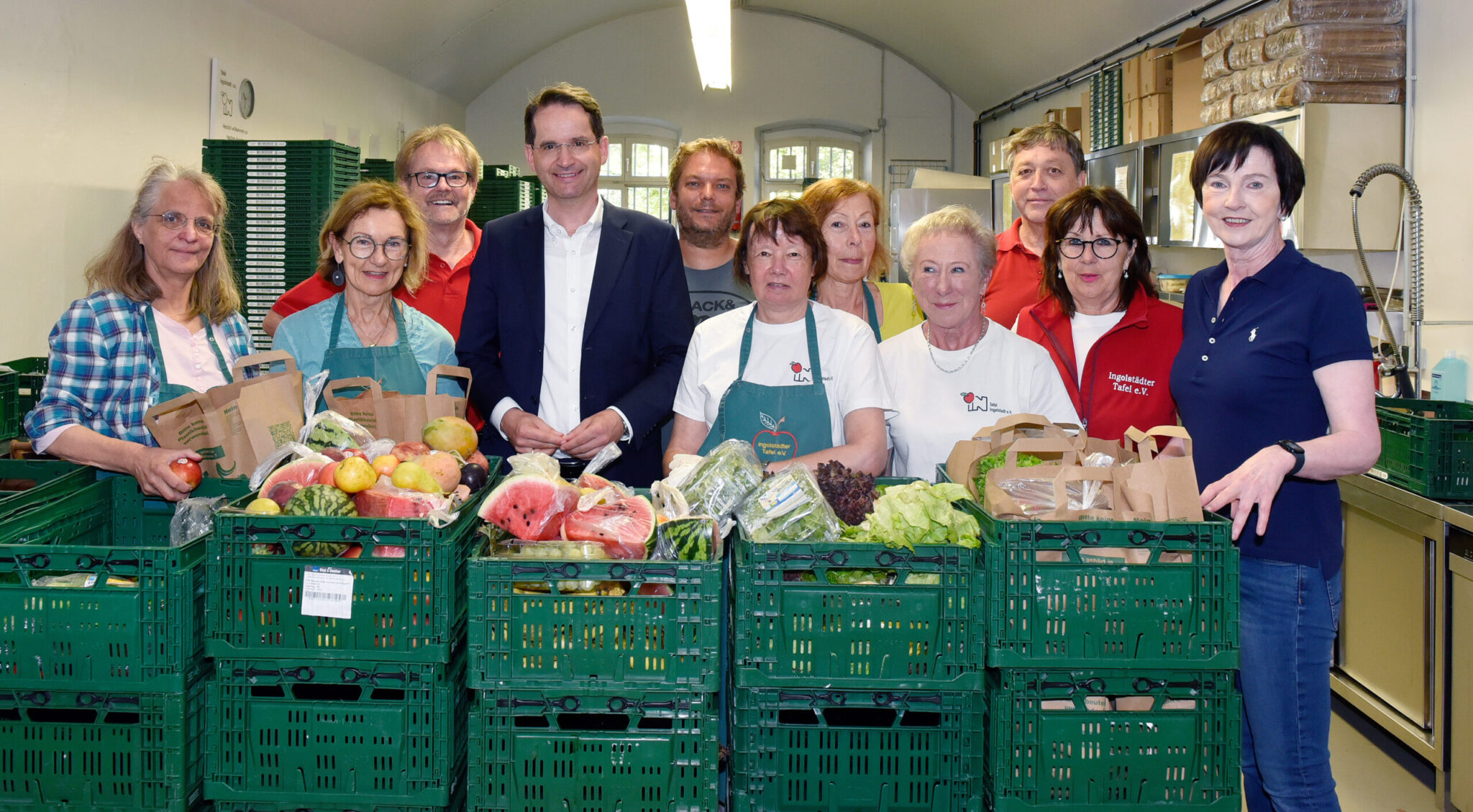 OB Kern zu Besuch bei der Ingolstädter Tafel