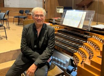 Bild: Thierry Escaich an der Klais-Orgel (Bildrechte: David Kirschsieper)