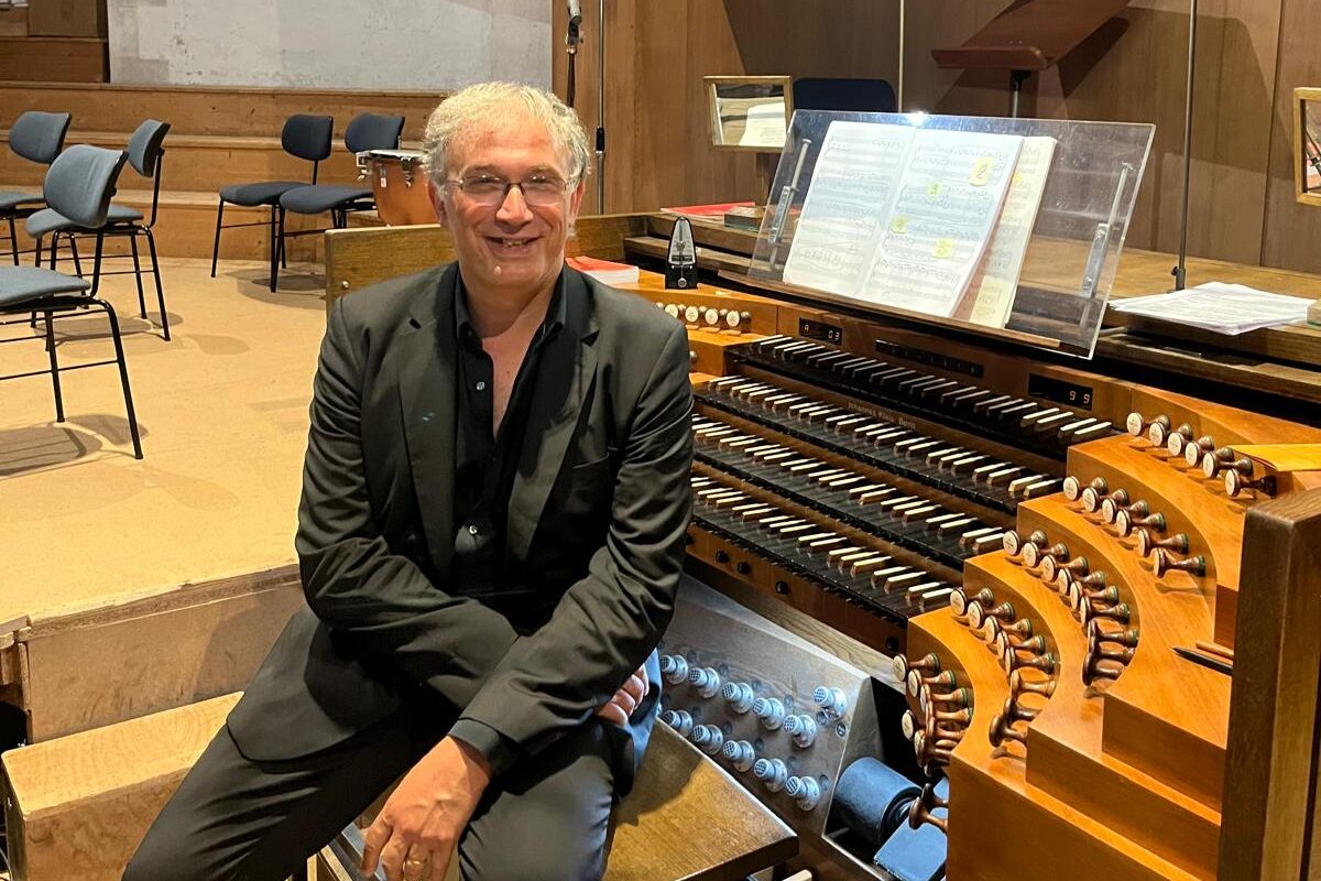 Bild: Thierry Escaich an der Klais-Orgel (Bildrechte: David Kirschsieper)