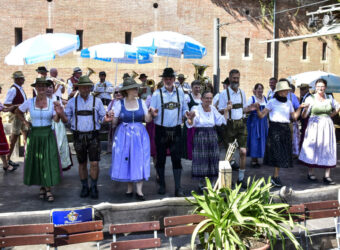 Volkstanz im Schutterhof