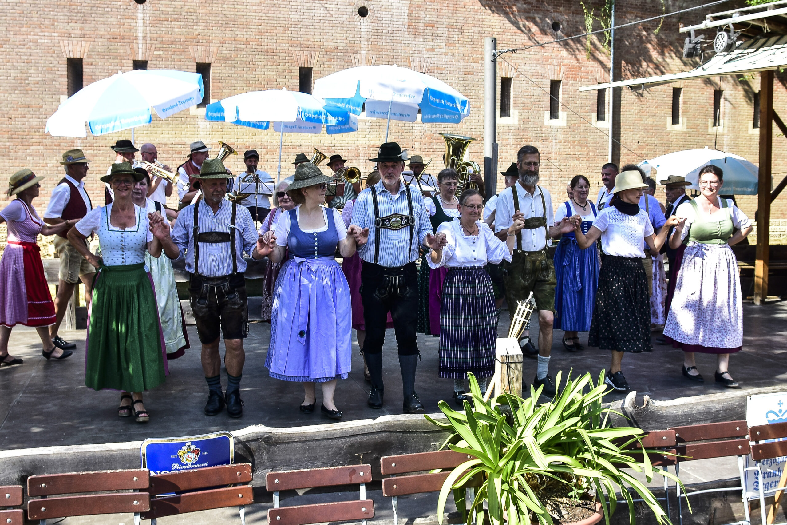 Volkstanz im Schutterhof