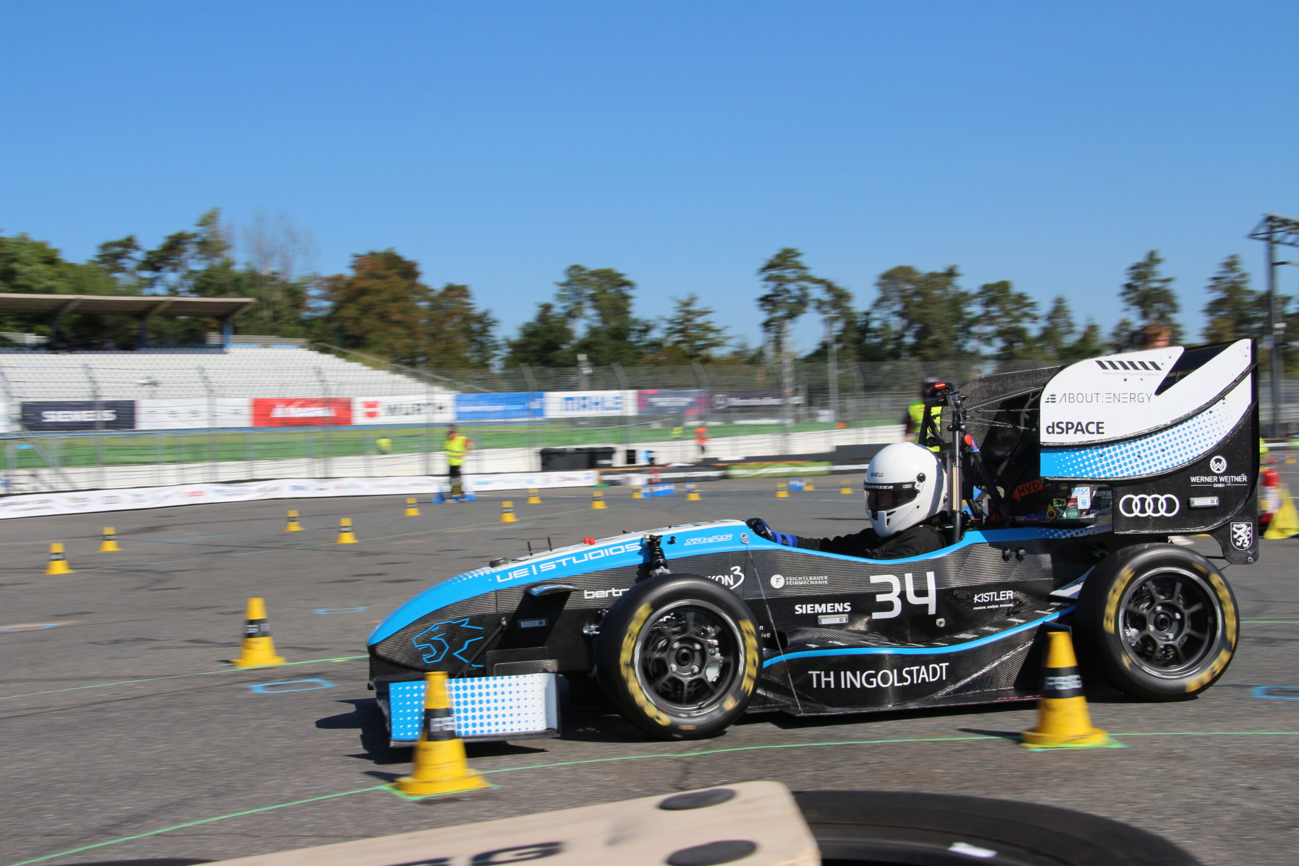 BU: Schnell, präzise, elektrisch: der Wagen von Schanzer Racing (Foto: Maximilian Schütze).