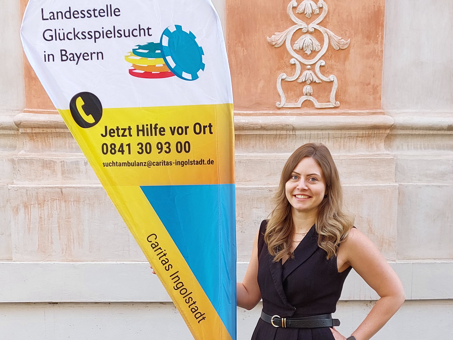 Caritas-Mitarbeiterin Sandra Daniel berät bei der Caritas-Suchtambulanz Ingolstadt bei Glücksspielsucht. Foto: Caritas / Stefanie Palme