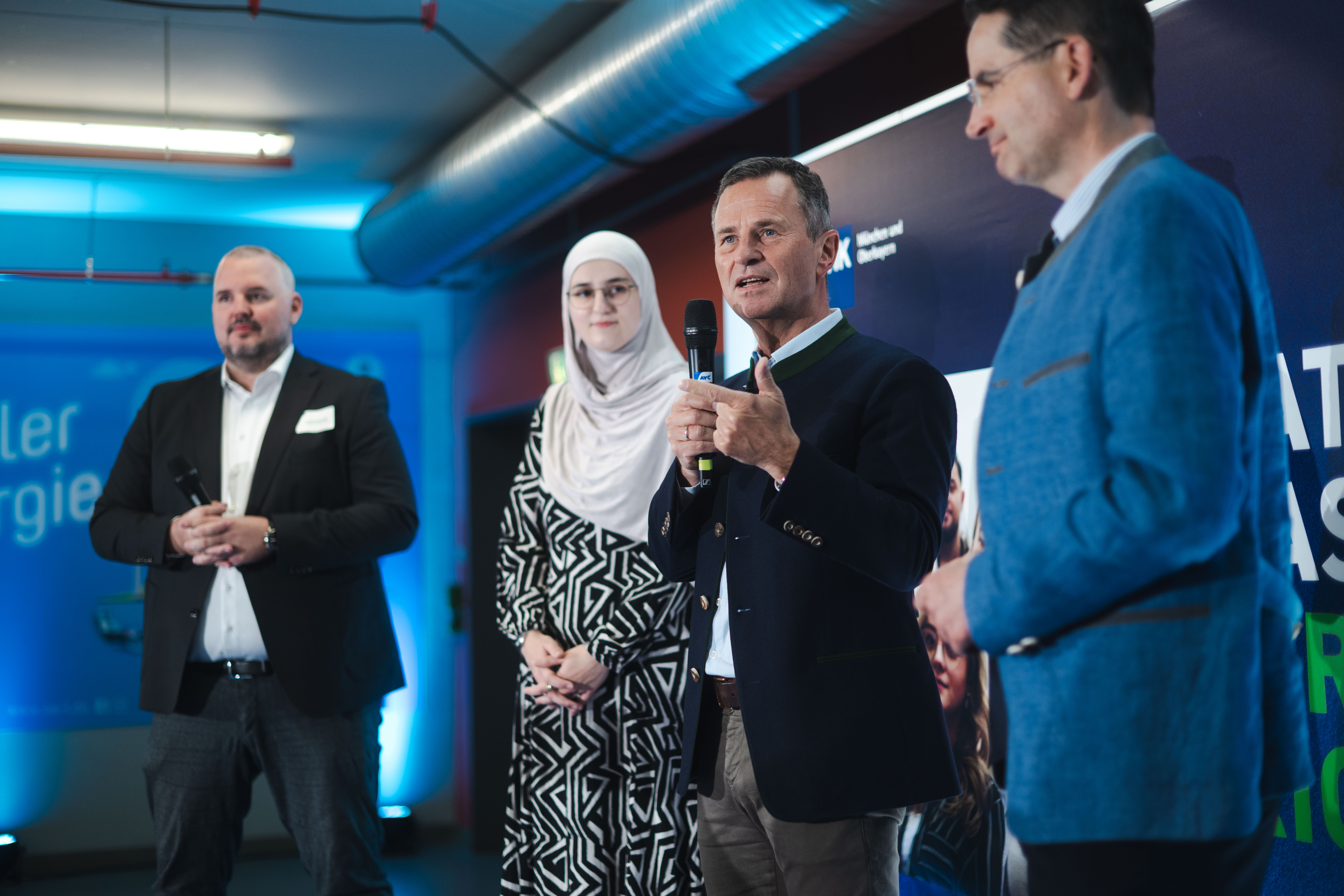 Bildunterschrift zum Eröffnungstalk: Talk mit Franz Schabmüller, Dubina Dzafic Mukic, Dr. Manfred Gößl und Dr. Michael Kern Copyright: Gebert / IHK