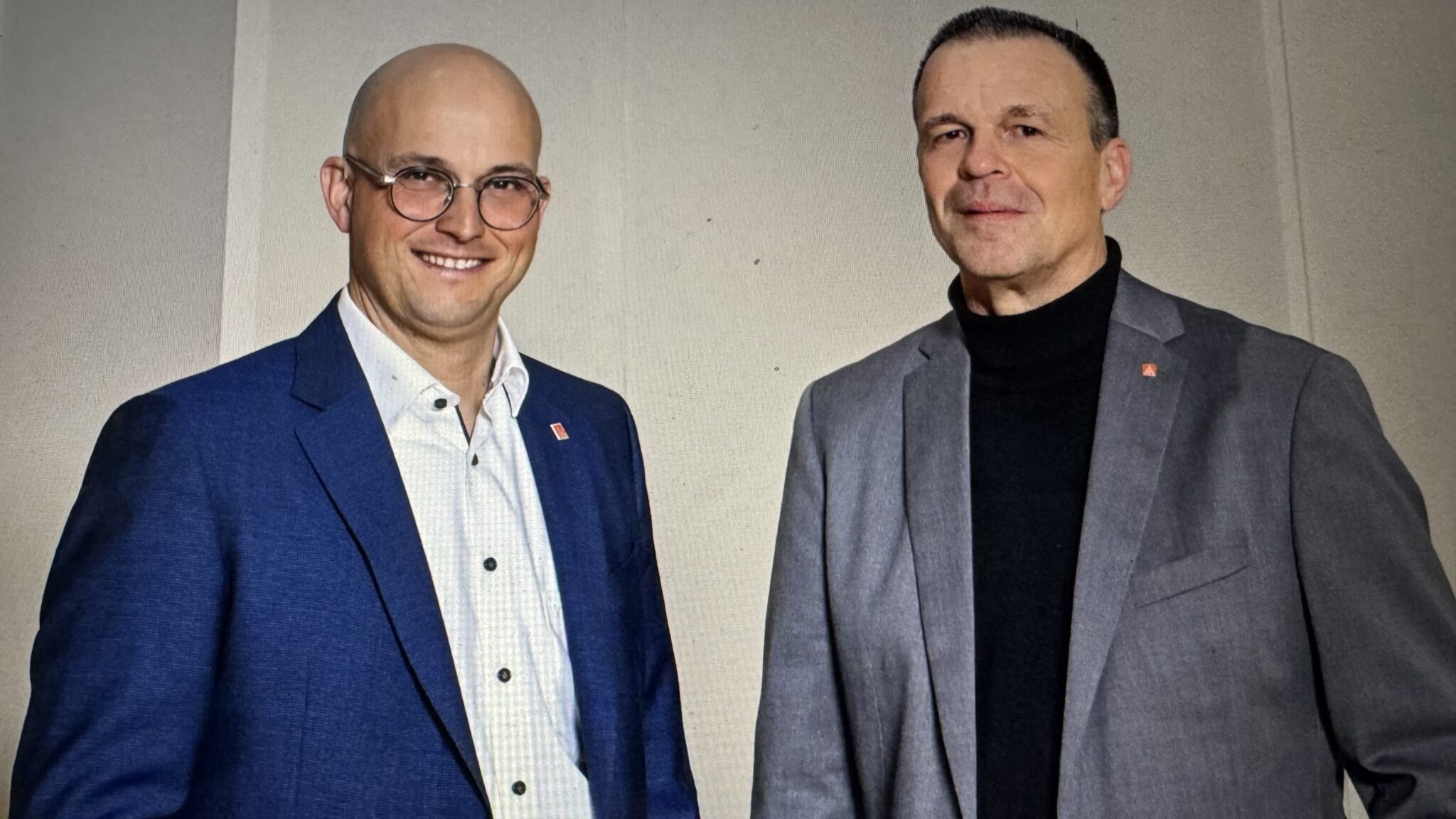 Gesamtbetriebsratsvorsitzendem Jörg Schlagbauer und Neckarsulmer Betriebsratsvorsitzendem Rainer Schirmer