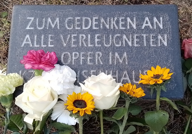 Gedenkstein auf dem Gelände des ehemaligen Konzentrationslagers Sachsenhausen, Bildnachweis: vevon