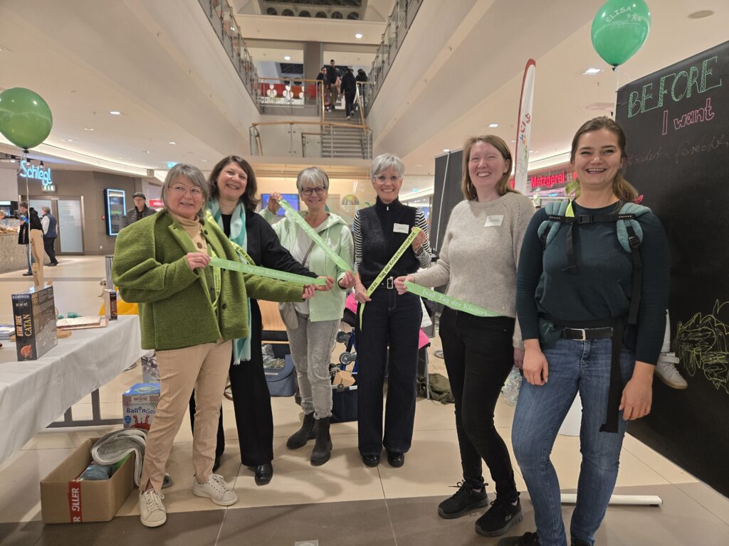 Die ELISA-Mitarbeiterinnen und Ehrenamtliche informierten die Westpark-Besucher