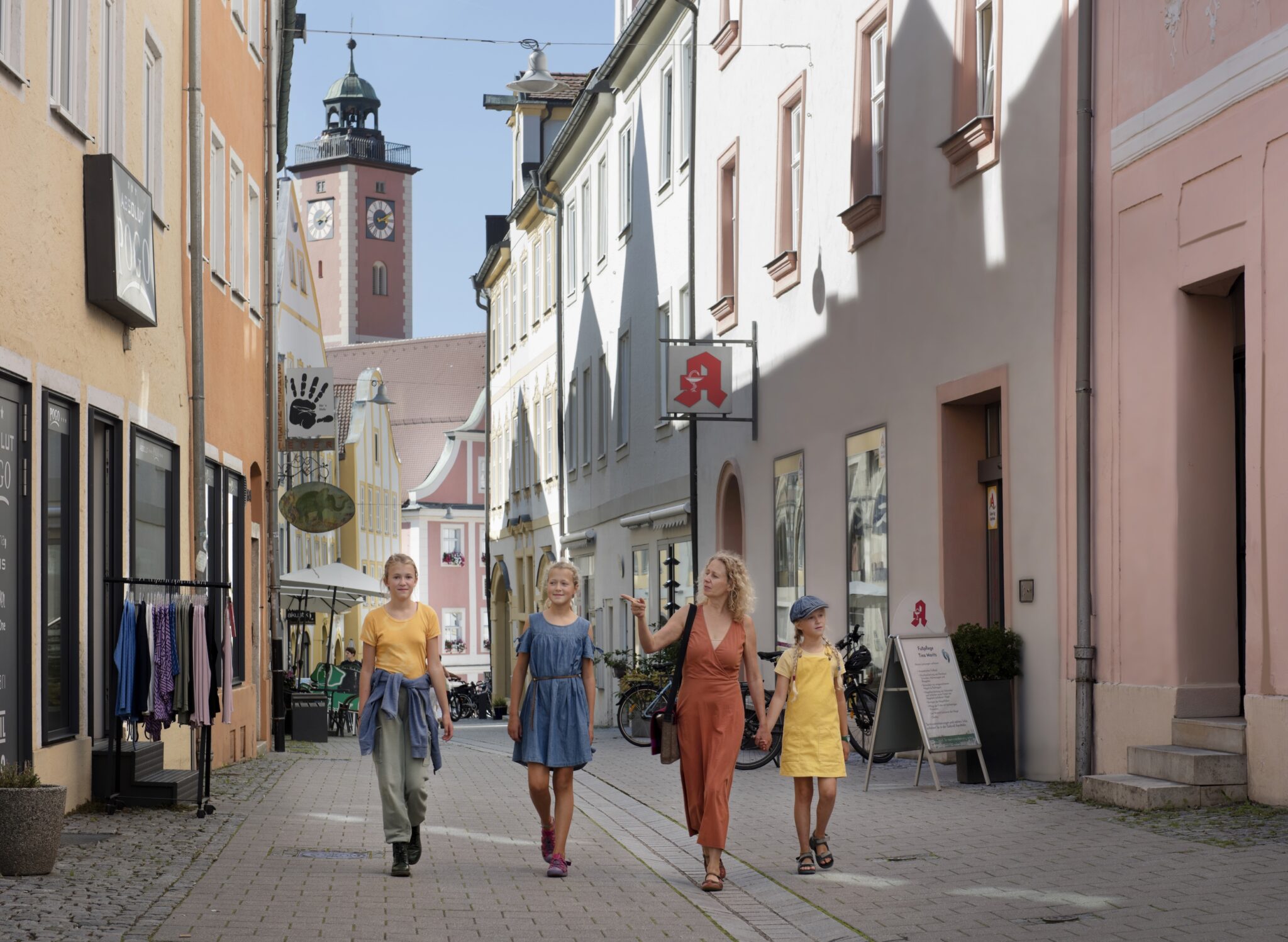 Bildunterschrift: Was ist gut, was kann noch besser werden rund um die Eichstätter Innenstadt? Das fragt die Stadtverwaltung von 16. März bis 19. April Bürger/-innen und Geschäftsleute mit dem besonderen Blick auf den Einzelhandel. Denn derzeit starten die Arbeiten an einem neuen Einzelhandels- und Innenstadtentwicklungskonzeptes. Foto: Grimm/Stadt Eichstätt