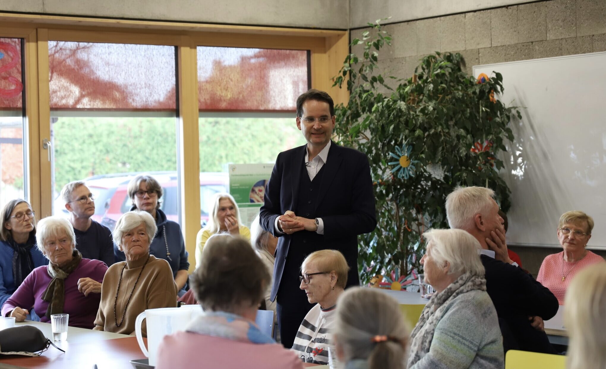 OB Kern Bürgersprechstunde, Stadtteiltreff Augustin Oberbürgermeister Foto: Sabine Hartmann, 14.11.2025