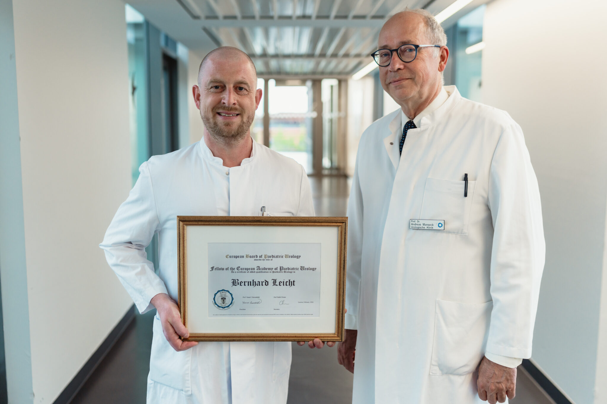 von links: Bernhard Leicht, Facharzt für Urologie, und Prof. Andreas Manseck, Direktor der Klinik für Urologie am Klinikum Ingolstadt.