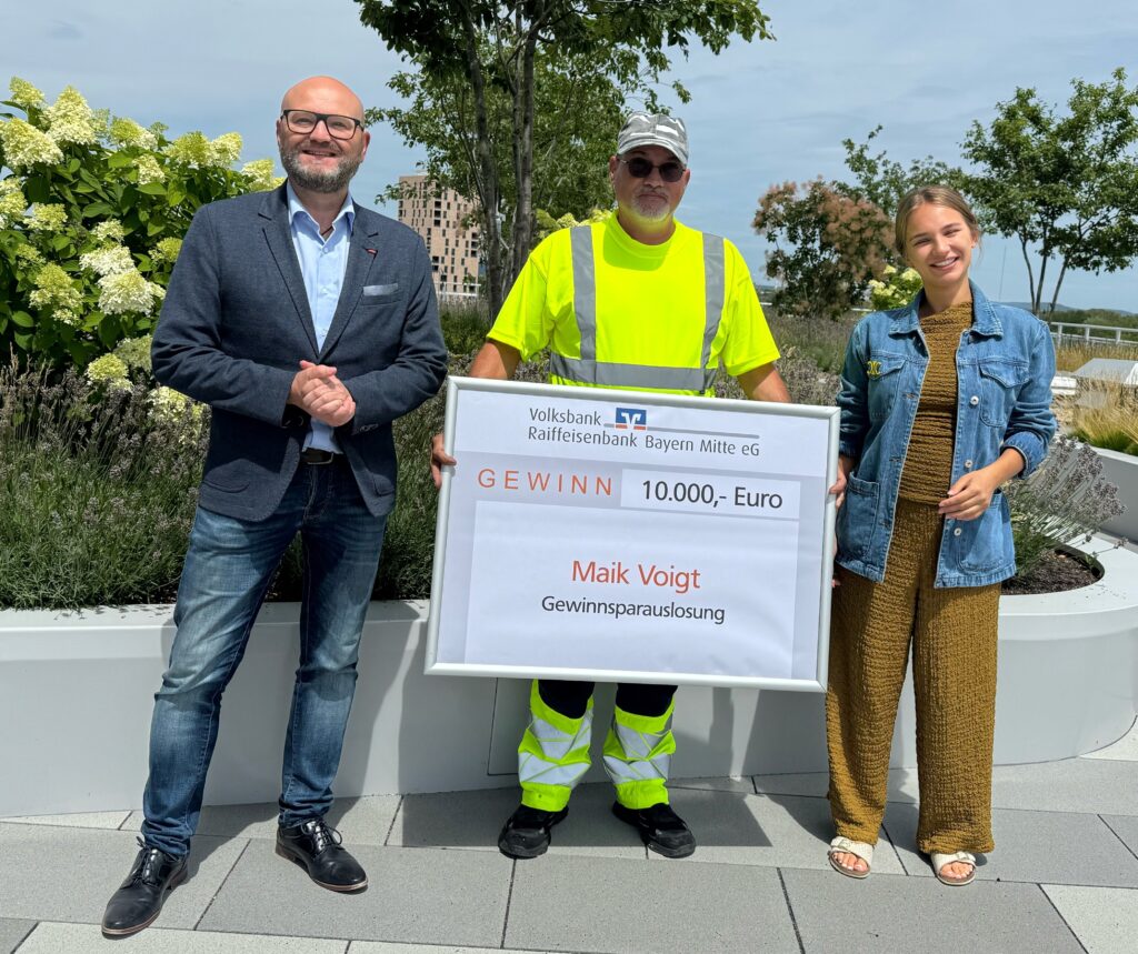 Gewinnübergabe an Maik Voigt_10.000 Euro_VR Gewinnsparen 2026-08