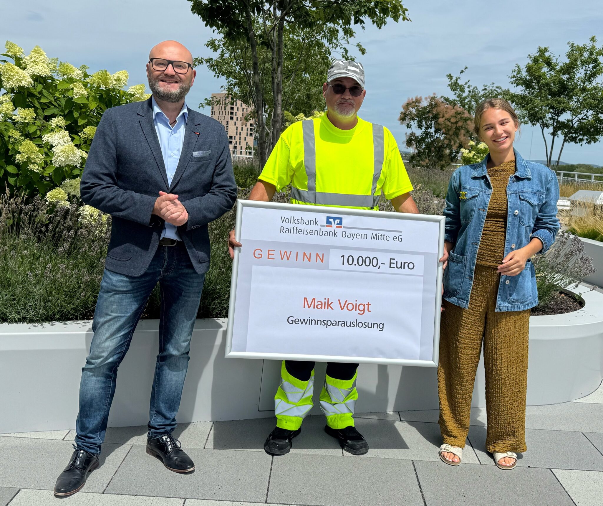 Gewinnübergabe an Maik Voigt_10.000 Euro_VR Gewinnsparen 2026-08