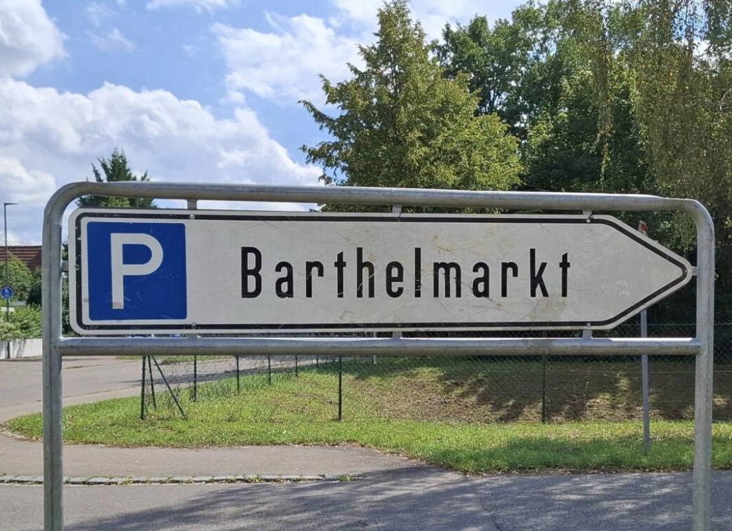P Schild Barthelmarkt/Markt Manching