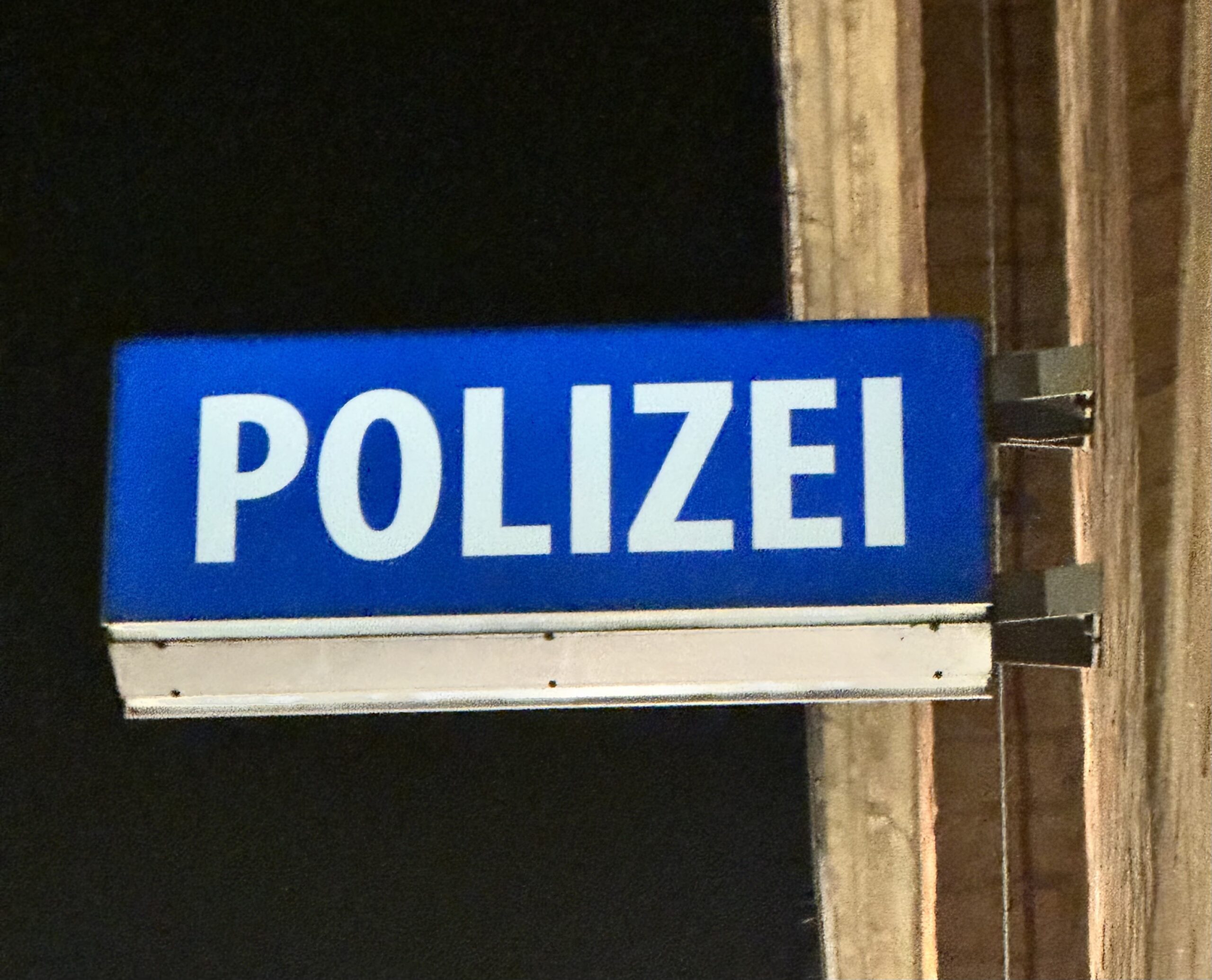 Polizeimeldung Schild