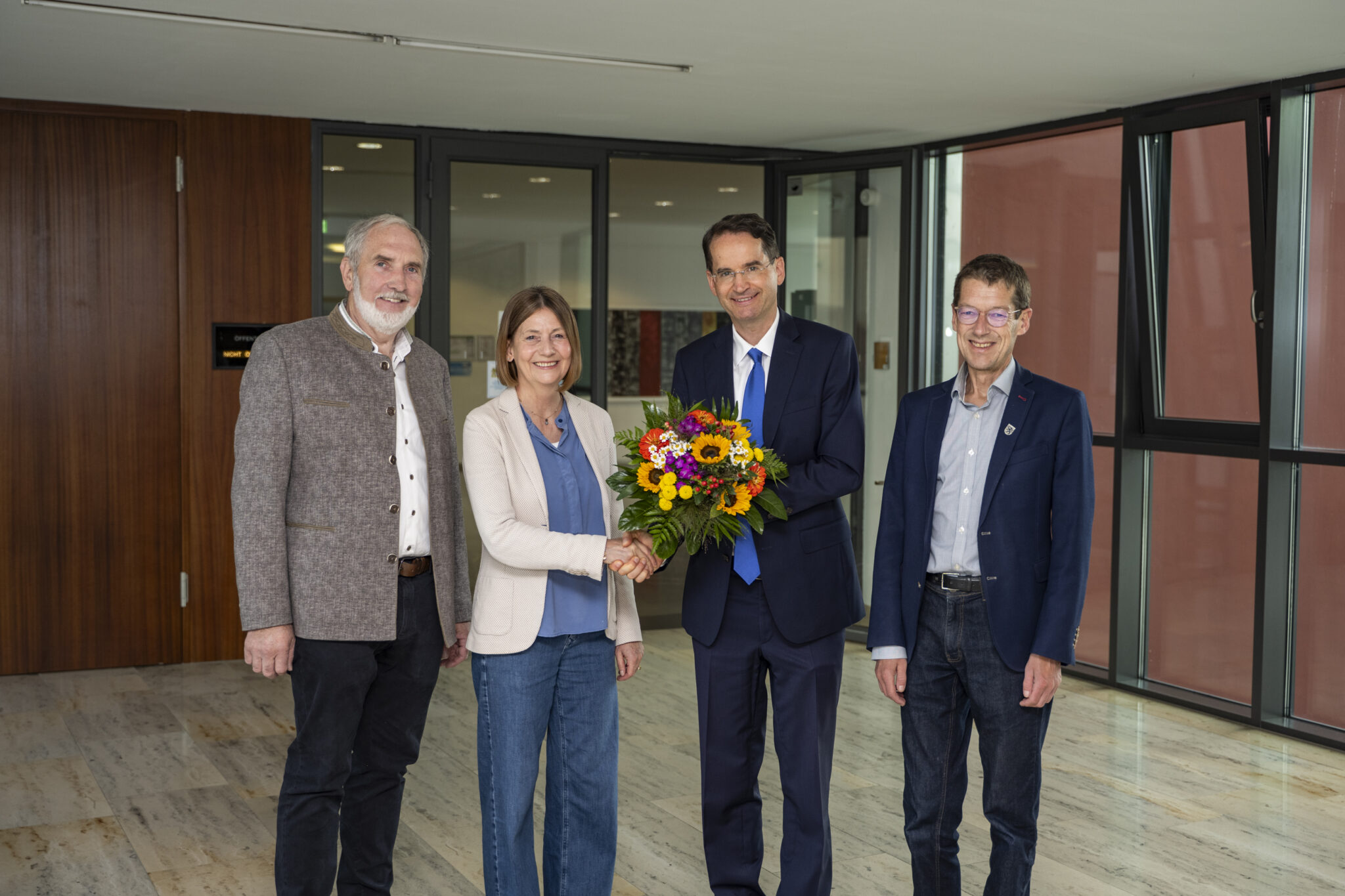 2. Bürgermeister Franz Wöhrl, Ingrid Gumplinger, OB Michael Kern, Stadtdirektor Wolfgang Huber. (Foto: Wobker/Stadt Ingolstadt)