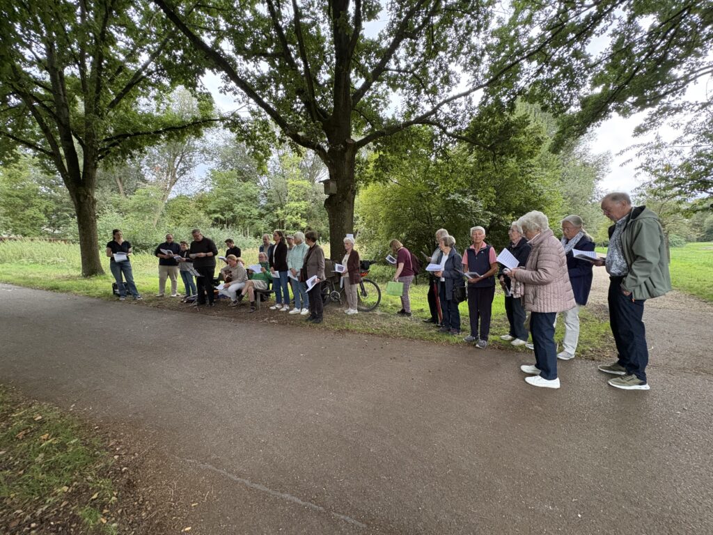 Gelebte Ökumene am Peter- und Paul-Weg in Oberhaunstadt Quelle Sabine Grünberg