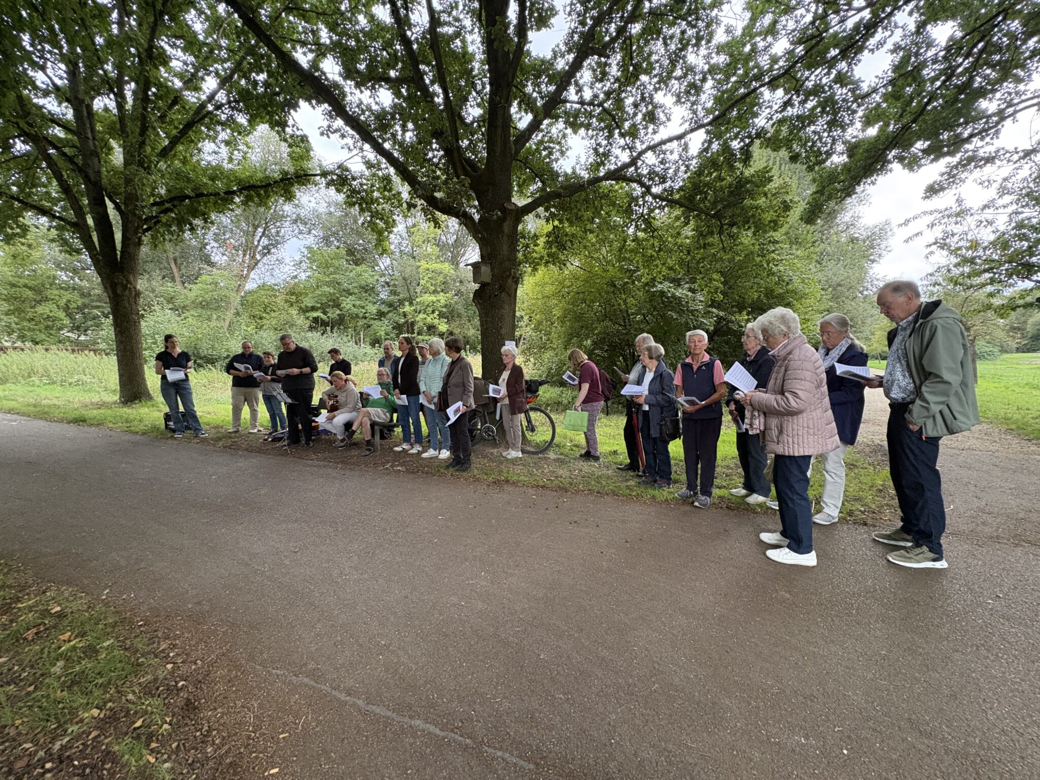Gelebte Ökumene am Peter- und Paul-Weg in Oberhaunstadt Quelle Sabine Grünberg