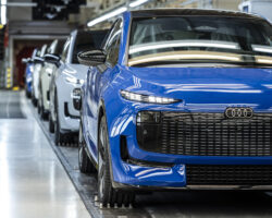 The Audi A2 e-tron during final quality inspection in the light tunnel. Foto: Audi AG