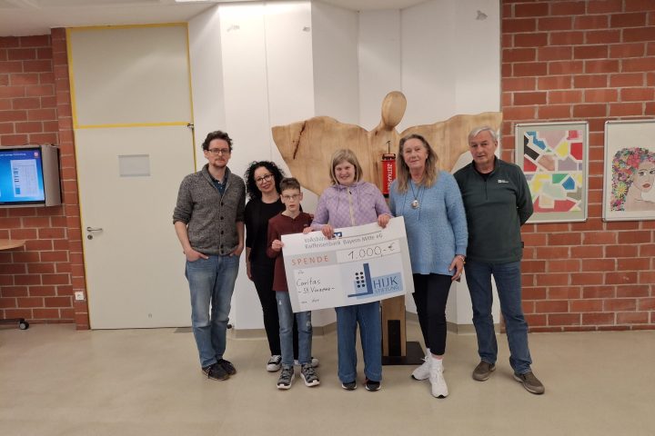 Spendenünergabe HIJK Stiftung