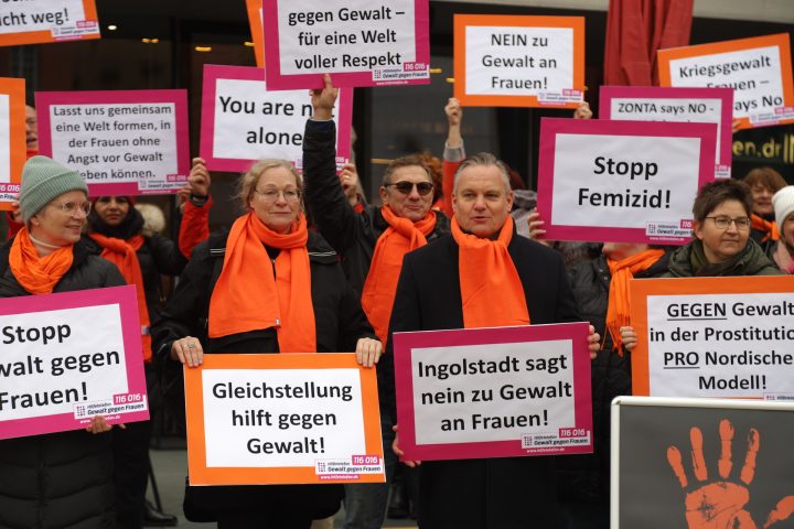 2023-11-24_stoppt-gewalt-gegen-frauen_in-direkt_hartmann_002