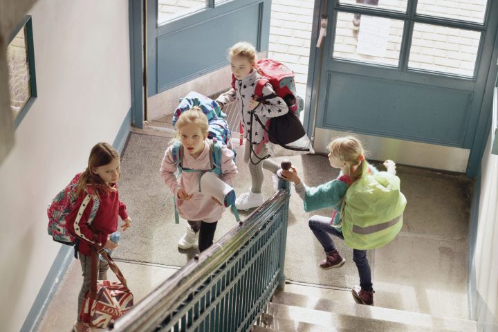 2026-08_AOK-Schulranzen-Fit-Grundschulkinder