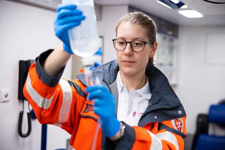 Johanniter-Fotoshooting Ausbildungsbrosch