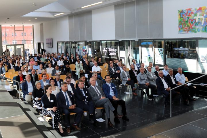 260703_CARISSMA-Jubiläum_Aula