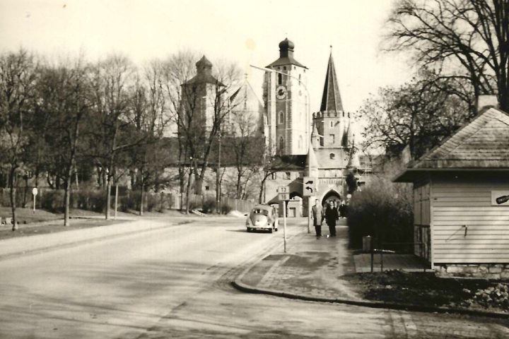 Kreuztor mit Kiosk um die 1960/70-Hartmann