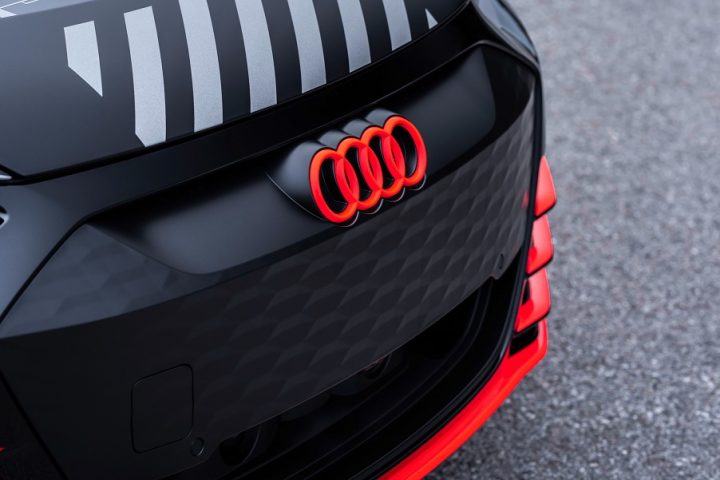 Almost half of total investments for electromobility, hybridization and digitalization