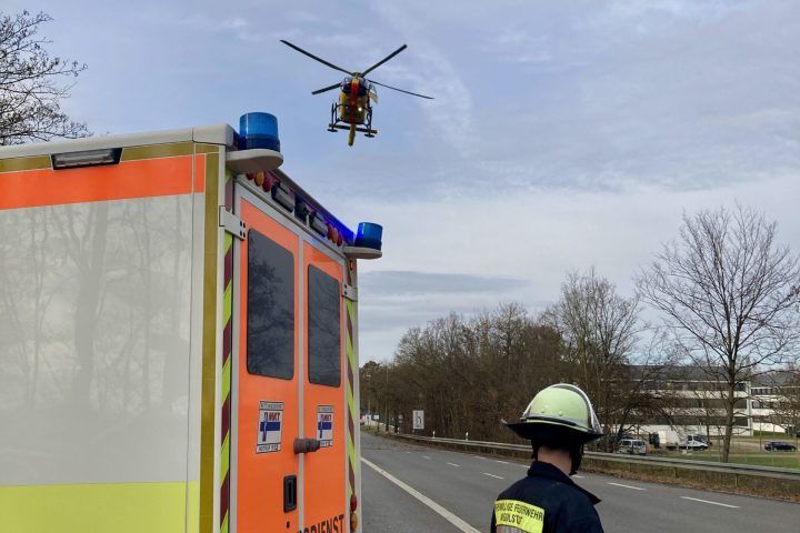 Hubschrauber Polizei Unfall Rettungswagen Krankenwagen Sanitäter