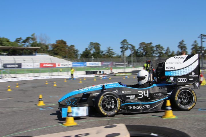 BU: Schnell, präzise, elektrisch: der Wagen von Schanzer Racing (Foto: Maximilian Schütze).