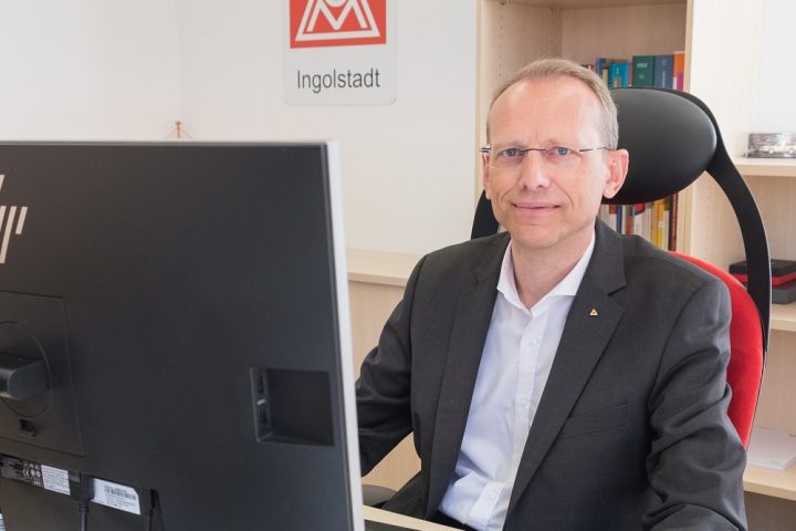 Bernhard Schreibtisch 3 qu