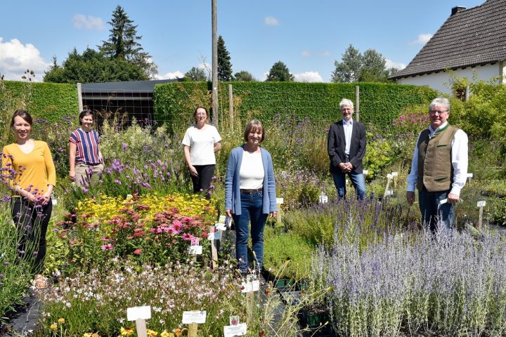 (v.l.) Maria Kasperczyk, Landshut, Conna Merkel-Schlenska, Nürnberg, Alexandra Wagner, Augsburg, Astrid Engel, München, Dr. Werner Ebert, Nürnberg, und Ingolstadts Umweltreferent Dr. Rupert Ebner (Foto: Betz)