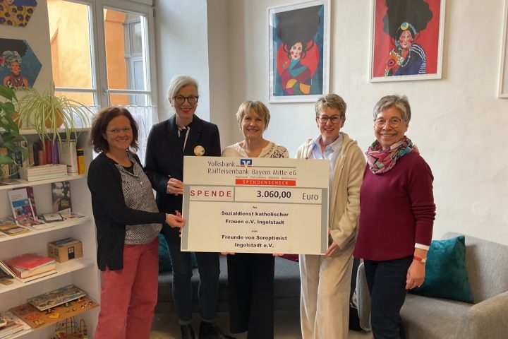 Spendenübergabe SkF