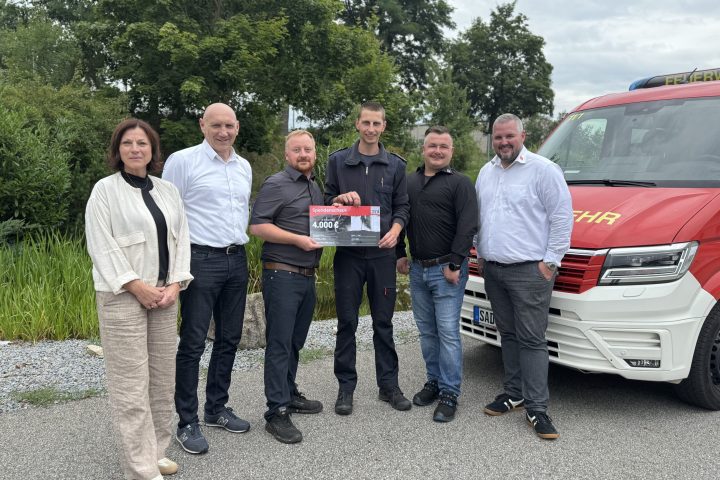 v.l.n.r.: Heike Faltermeier (1. Bürgermeisterin Bruck i.d.OPf.), Herbert Fürst (Geschäftsführer FRAMOS Holding GmbH), Sebastian Seebauer (Geschäftsführer ZMT Automotive GmbH & Co. KG), Andreas Wagner (Kommandant Freiwillige Feuerwehr Bruck), Simon Spindler (Brandschutzbeauftragter ZMT Automotive GmbH & Co. KG) und Franz Schabmüller (geschäftsführender Gesellschafter FRAMOS Holding GmbH).