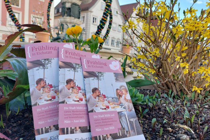 Bildunterschrift: Was sprießt denn hier im Osternest? Die Stadt Eichstätt hat alle Angebote rund um den Frühling in der Stadt nun in einer Kampagne gebündelt, die an vielen Stellen in der Kernstadt ausliegt. Foto: Sophie Fries/Stadt Eichstätt