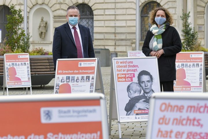 Gewalt gegen Frauen Aktion Rathausplatz