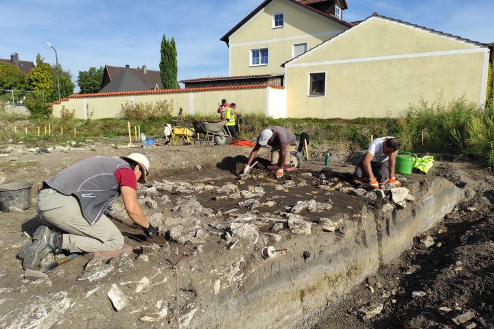 Die Grabung am Murus Gallicus unter der Manchinger Schulstraße. © Pro Arch Prospektion und Archäologie GmbH