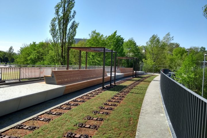 Blühende Römerbrücke Foto: Stadt Ingolstadt / Gartenamt