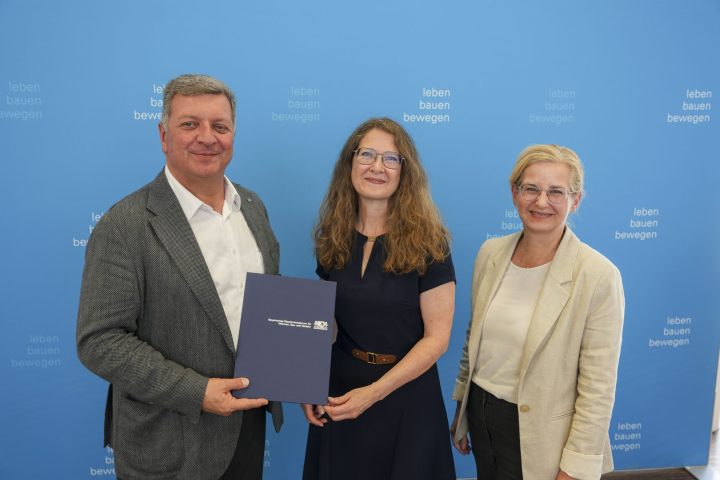 Urkundenübergabe