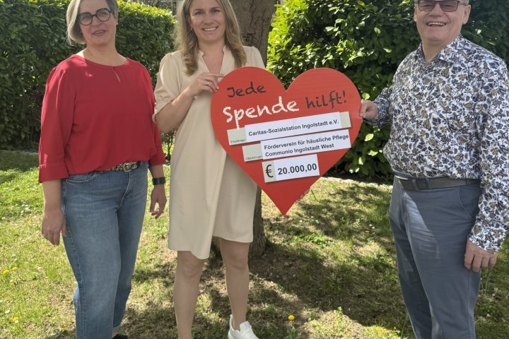 Spendenübergabe Caritas