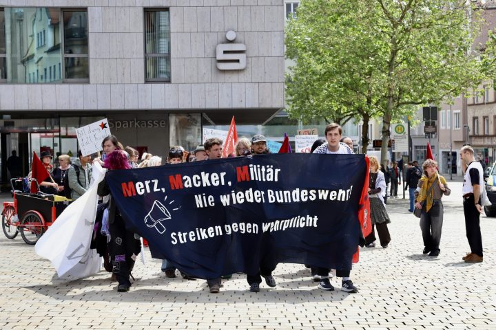 Schulstreik gegen Wehrpflicht